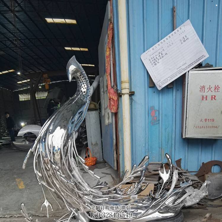 孔雀雕塑展品，花園小品，鏡面鐵藝孔雀雕塑優(yōu)選