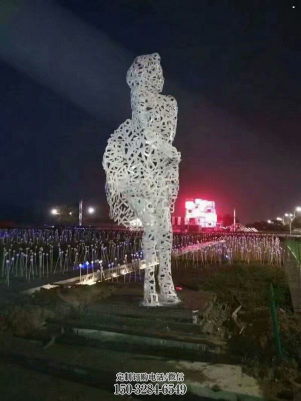 鏤空人物雕塑預(yù)定，城區(qū)小品，現(xiàn)代鐵藝人物雕塑制造商